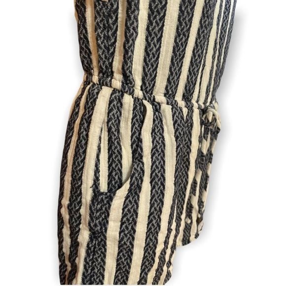 UNIVERSAL THREAD navy striped romper - Picture 4 of 10